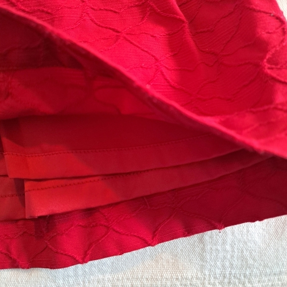 Vineyard Vines girls size 2T deep red whale tail design fabric, blue accent EUC - Picture 3 of 6